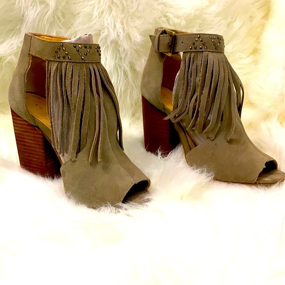Chinese Laundry Tan Suede Bootie Sandals w/Tassels and glimmering stone accents - Picture 5 of 11